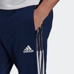 Adidas Sportswear Pantalons Dentraînement Effilé Pantalon De Sport Tiro 21 Homme Bleu Foncé -ADIDAS PERFORMANCE Soldes 465bddd08ffea24c222bd6f9a581e6c6