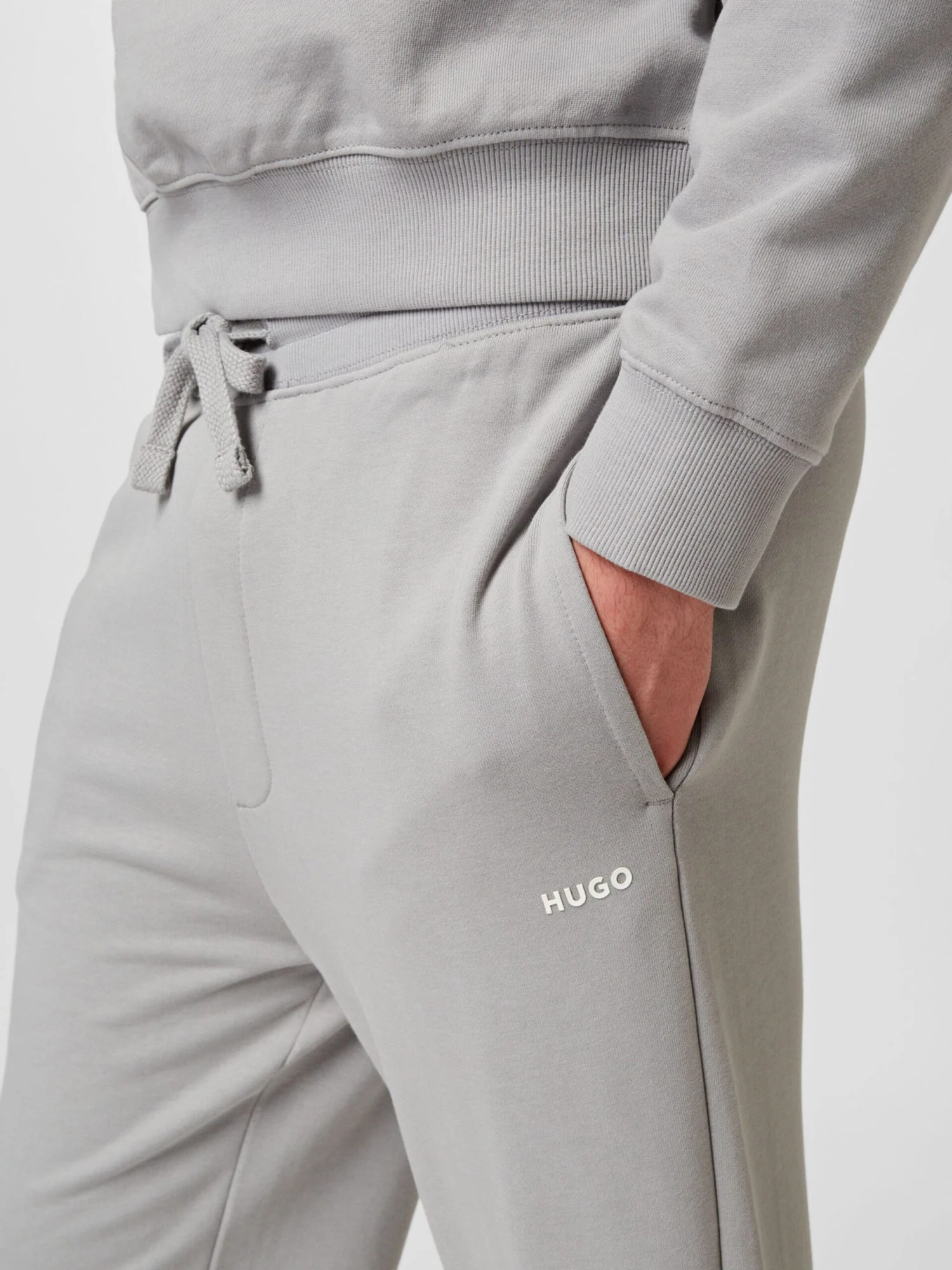 Hugo Survêtements Survêtement Dapo Dayote Homme Gris Clair 2 Hugo Survêtements Survêtement Dapo Dayote Homme Gris Clair – Image 2