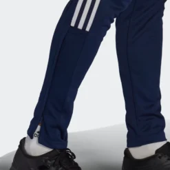 Adidas Sportswear Pantalons Dentraînement Effilé Pantalon De Sport Tiro 21 Homme Bleu Foncé -ADIDAS PERFORMANCE Soldes c9e82bcc1c5192a772365691a1233795