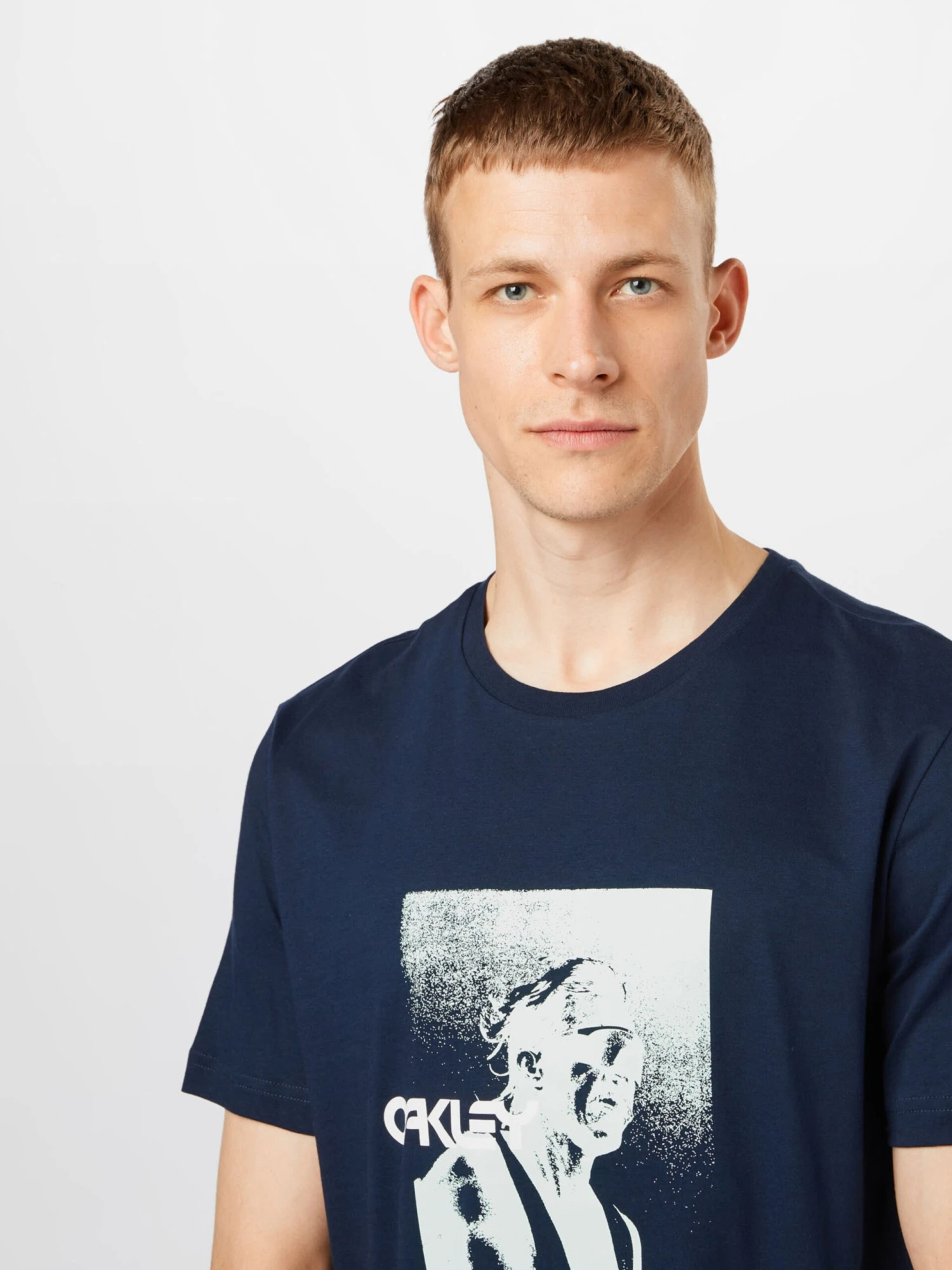 Oakley T-Shirts T-Shirt Fonctionnel SCOTT TINLEY Homme Bleu Clair / Bleu Foncé 2 Oakley T-Shirts T-Shirt Fonctionnel SCOTT TINLEY Homme Bleu Clair / Bleu Foncé – Image 2